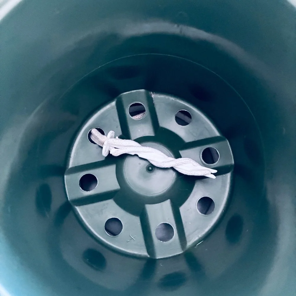 White 6“ Diameter Self-watering Plant Pot & Scented Filler Set/Bundle - Picture 3 of 7